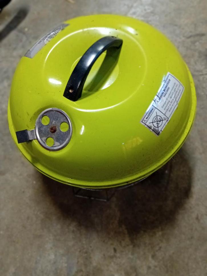 Kleine, handige barbecue, tafelmodel, Tuin en Terras, Houtskoolbarbecues, Zo goed als nieuw, Met accessoires, Ophalen