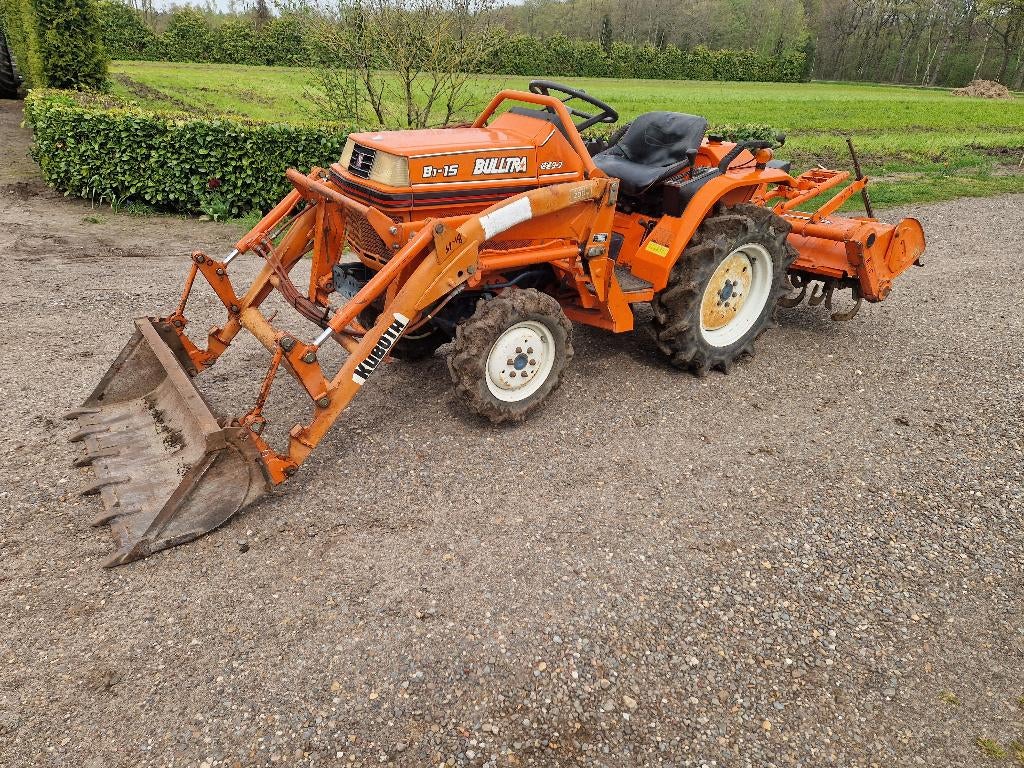 kubota iseki trekker 4x4 met voorlader en frees, Zakelijke goederen, Machines en Bouw | Kranen en Graafmachines, Ophalen