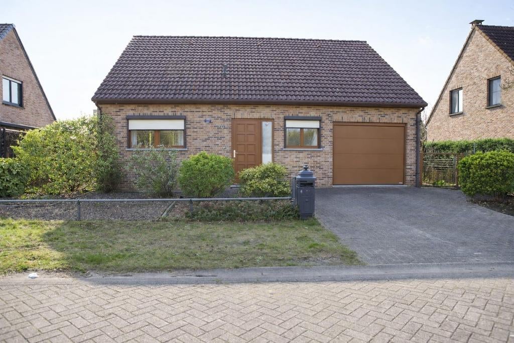 Mooie open bebouwing type bungalow te koop in Boom