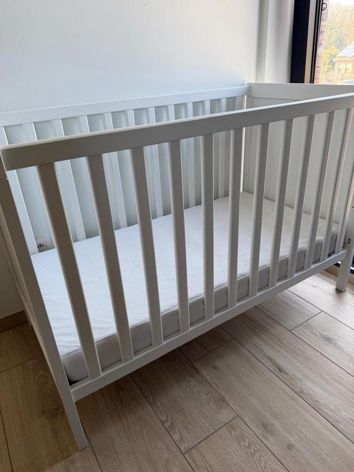 Lit bébé avec tous les accessoires, anti-reflux, Enfants & Bébés, Berceaux & Lits, Comme neuf, Lit, Enlèvement