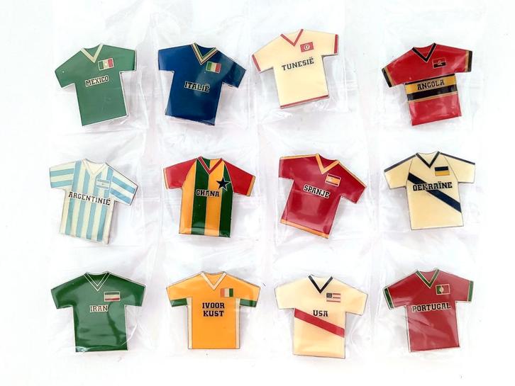 Badges de football de la Coupe du monde 2006, Collections, Articles de Sport & Football, Utilisé, Autres types, Enlèvement ou Envoi