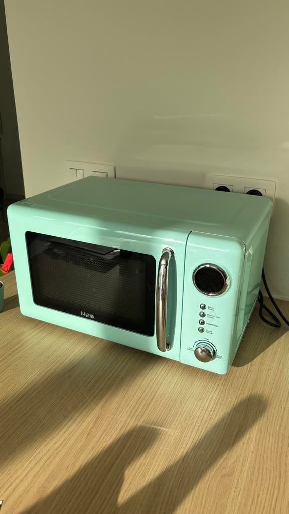 Nieuwstaat ETNA microgolf - 800W - 20L, Elektronische apparatuur, Ophalen, Microgolfoven, Zo goed als nieuw, Draaiplateau