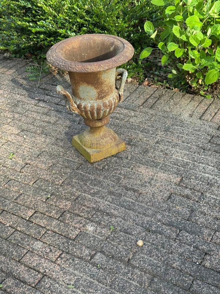 Gietijzeren vaas, Tuin en Terras, Tuinvazen, Ophalen, Zo goed als nieuw