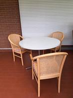 Table ronde et 3 chaises, Maison & Meubles