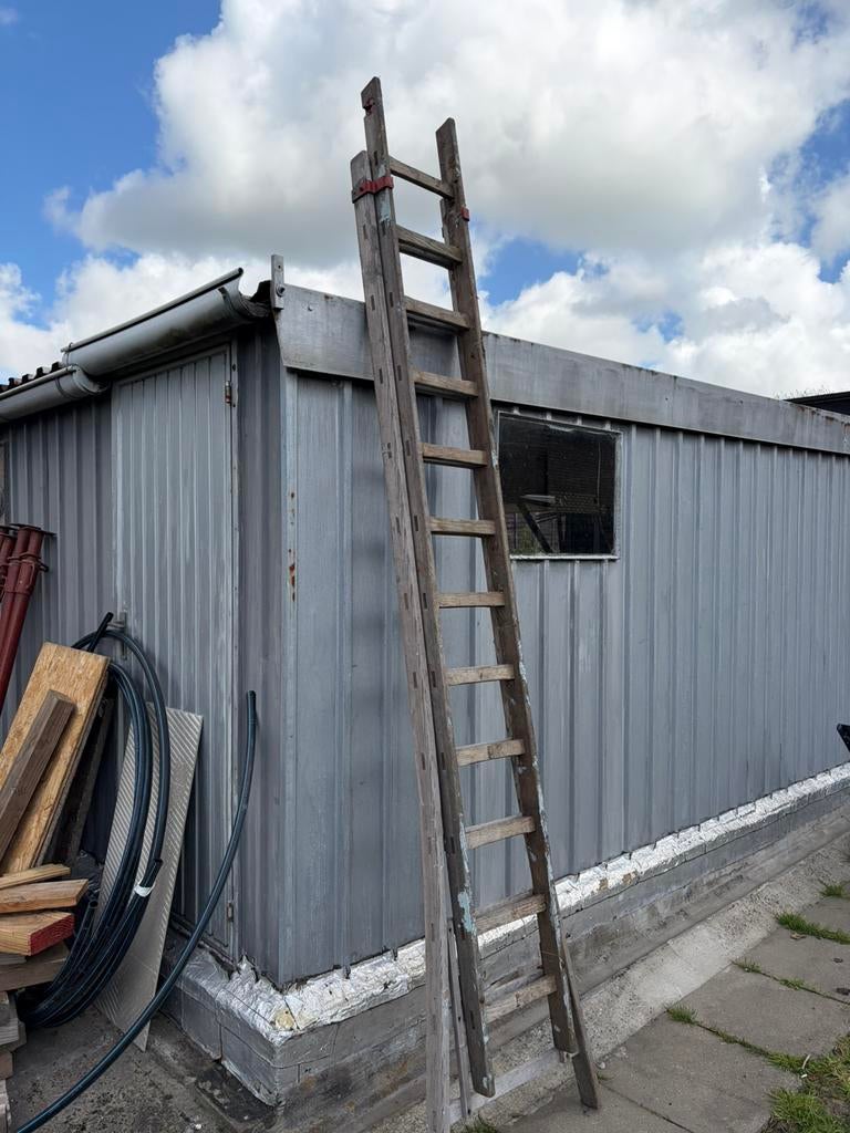 Houten ladder 2 delen, Doe-het-zelf en Bouw, Ladders en Trappen, Ophalen, Zo goed als nieuw, Ladder