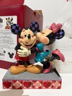 disney traditions Hugs and Kisses mickey en minnie, Verzamelen, Ophalen, Mickey Mouse, Nieuw, Beeldje of Figuurtje