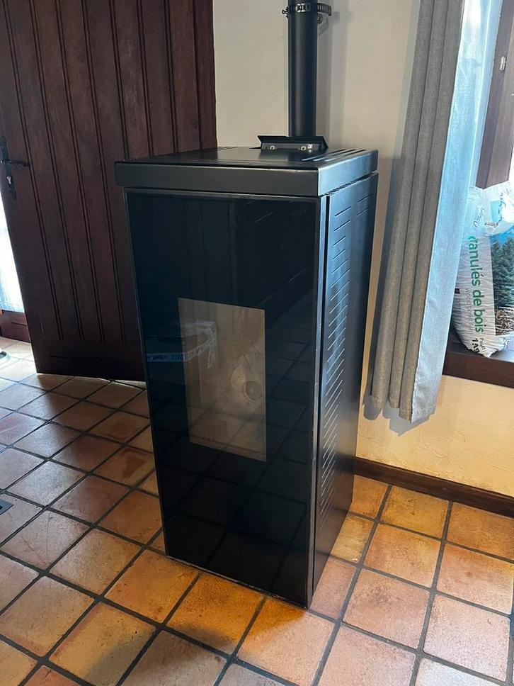 Poêle à pellet Skia 11kw (canalisable), Maison & Meubles, Poêles, Comme neuf, Poêle à granulés, Enlèvement