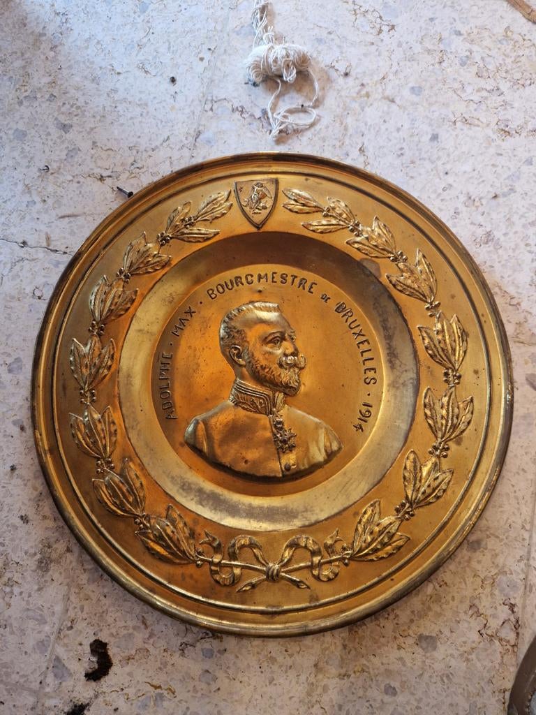 Adolphe Max, Antiquités & Art, Enlèvement