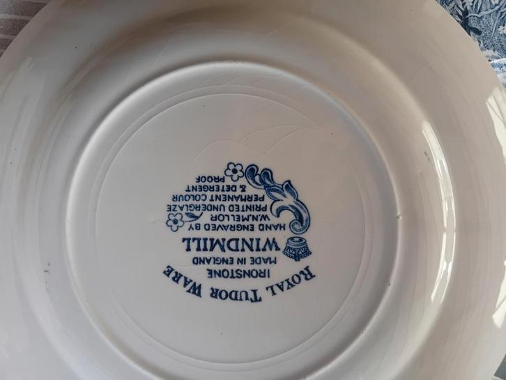 Vintage borden - Royal Tudor, Antiquités & Art, Antiquités | Services (vaisselle) pièces, Enlèvement