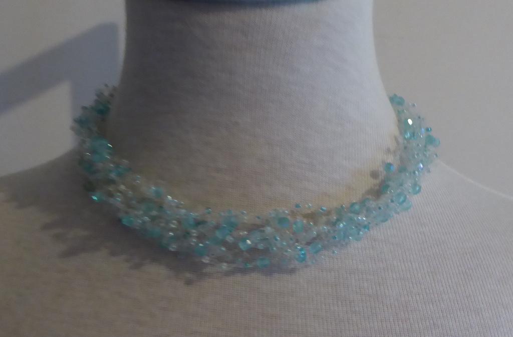 Magnifique collier bleu/ Nouveau, Bijoux, Sacs & Beauté, Colliers, Enlèvement, Neuf, Bleu