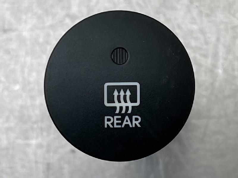 ACHTERRUITVERWARMINGSSCHAKELAAR iX35 (LM) (|937802S900TAN|), Hyundai Motor Deutschland GmbH, Gebruikt, Kaiserleipromenade 5
63067  Offenbach am Main, DE