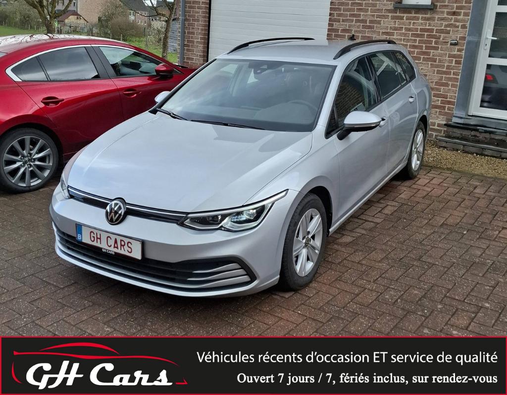 2023 Vw Golf 8 SW break automatique Gps Sièges chauffants, Auto's, Stof, 4 cilinders, Dealer onderhouden, Zilver of Grijs
