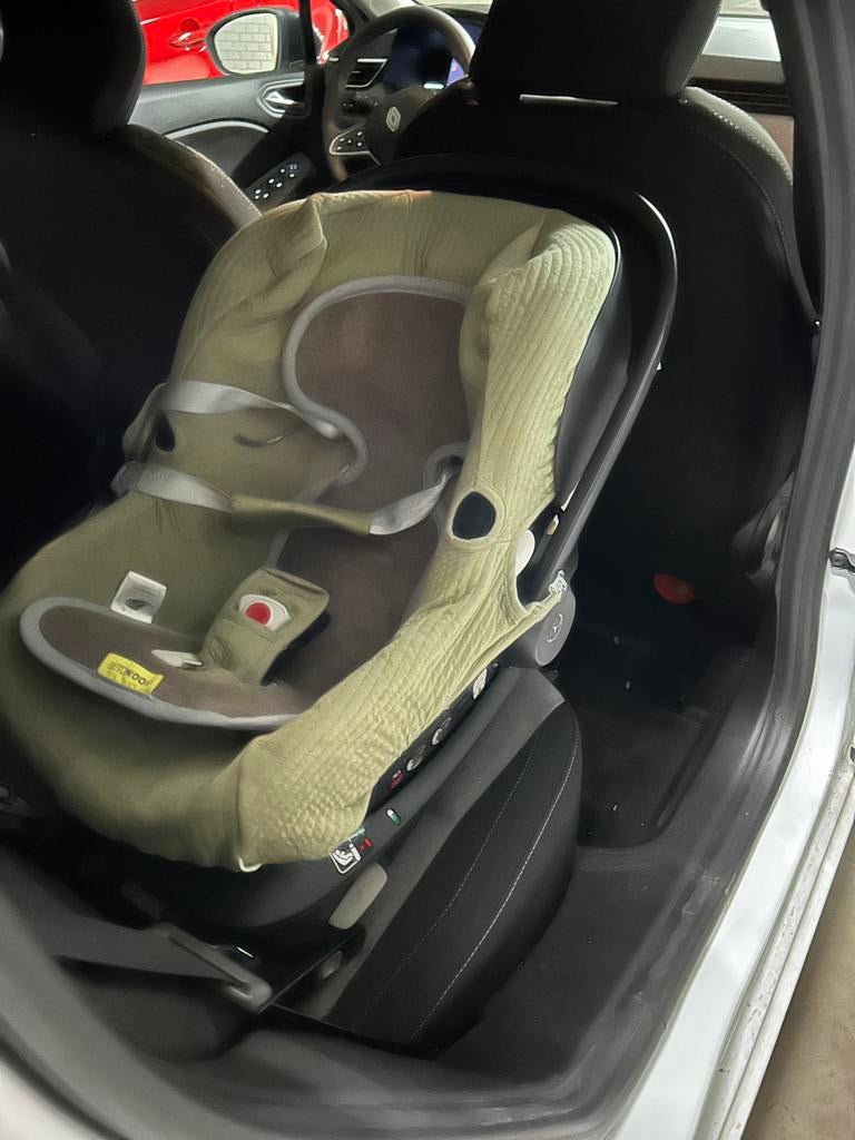 Iso fix + maxi Cosi avec housse, Enfants & Bébés, Sièges auto, Enlèvement, Comme neuf