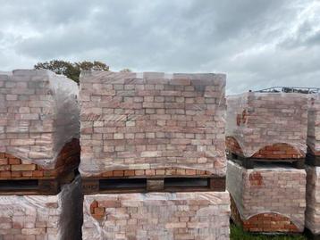 Lot beerse steen beschikbaar voor biedingen