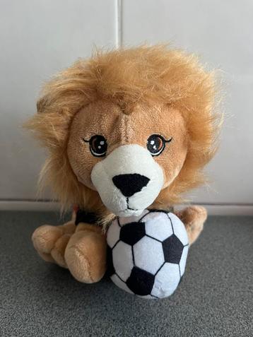 Knuffel leeuw voetbal beschikbaar voor biedingen