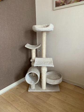 Zeer mooie witte krabpaal beschikbaar voor biedingen