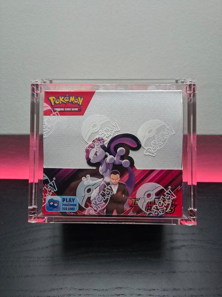 Destined Rivals boosterbox (inc acryl), Hobby en Vrije tijd, Verzamelkaartspellen | Pokémon, Nieuw, Boosterbox, Foil, Ophalen of Verzenden