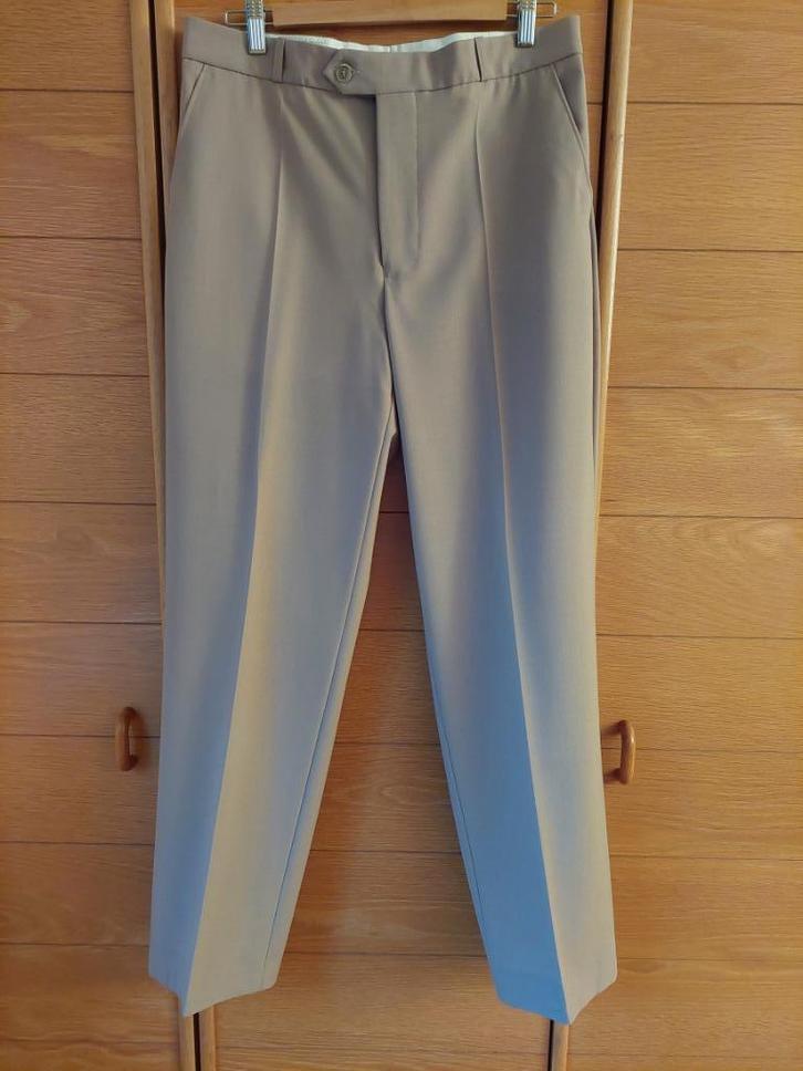 Zeer mooie herenbroek – nieuw – maat 44 - zandkleur, Kleding | Heren, Broeken en Pantalons, Nieuw, Maat 46 (S) of kleiner, Beige