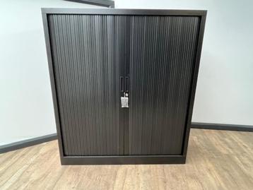 Zwarte roldeurkast 135x120cm beschikbaar voor biedingen