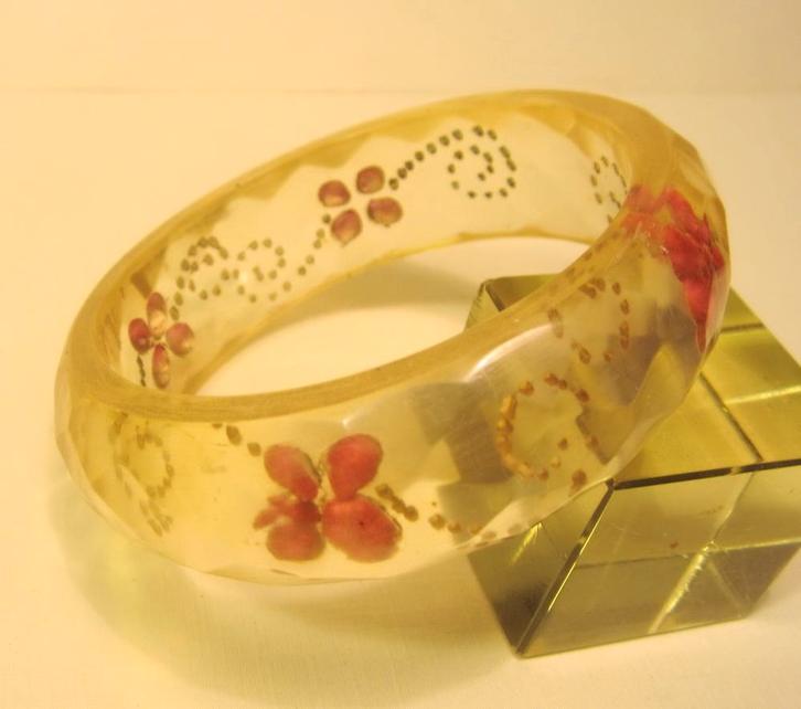 Vintage antieke lucite armband, hand gesneden binnenin, Handtassen en Accessoires, Antieke sieraden, Armband, Overige materialen