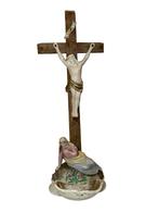 Oud porseleinen heiligwaterkruisbeeld — Oud Parijs/Andenne