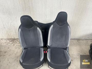 Stoelen set Totoya Aygo compleet Interieur set citroen c1 beschikbaar voor biedingen