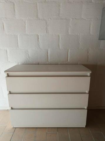 Witte ladekast  beschikbaar voor biedingen