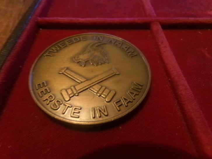 Penning-150 jarig bestaan 2de artillerieregiment -Brons 1986, Verzamelen, Militaria | Algemeen, Landmacht, Embleem of Badge, Ophalen of Verzenden