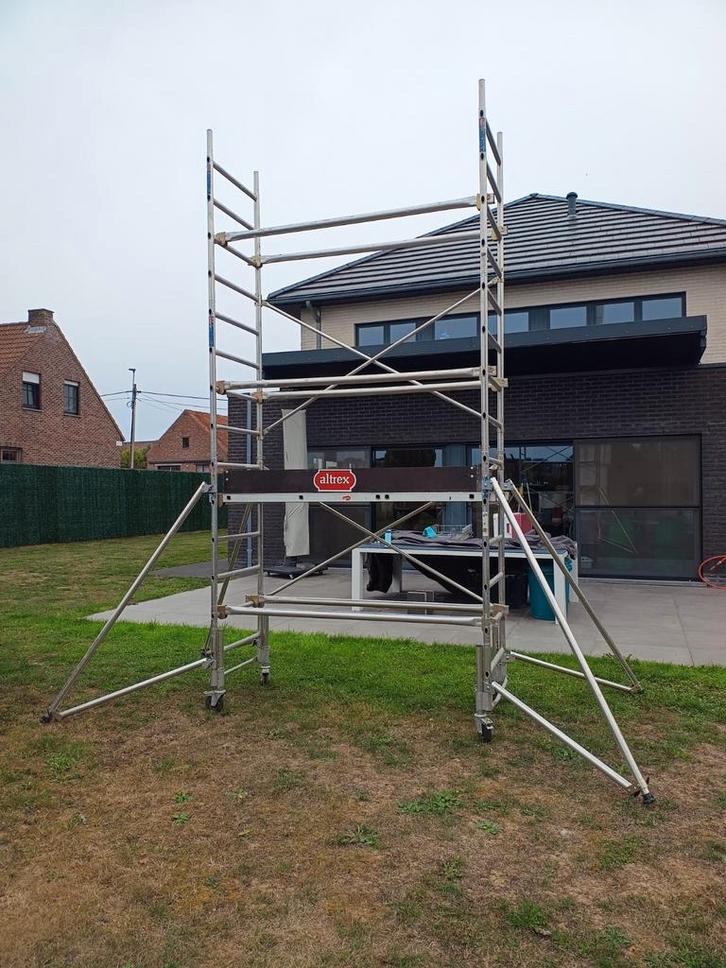 Altrex stelling, Doe-het-zelf en Bouw, Steigers, Gebruikt, Rolsteiger of Kamersteiger, 2 tot 5 meter, Ophalen