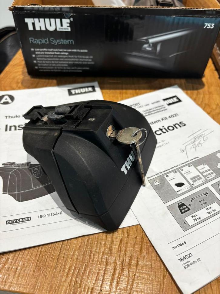 Thule bevestigingskits 753 en 4021, Auto diversen, Dakdragers, Zo goed als nieuw, Ophalen of Verzenden