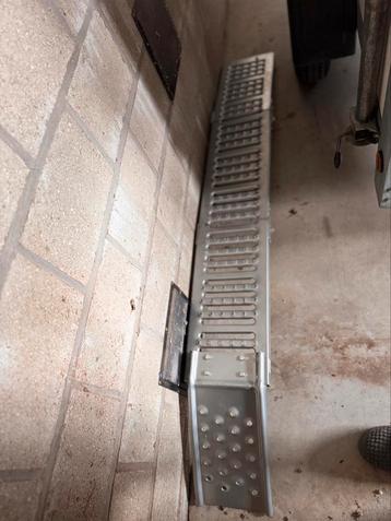 Gloednieuwe oprijplaat. Nog nooit gebruikt. beschikbaar voor biedingen