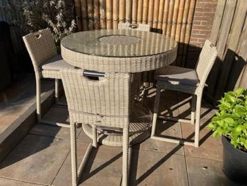 Hoge tuin/bartafel beschikbaar voor biedingen