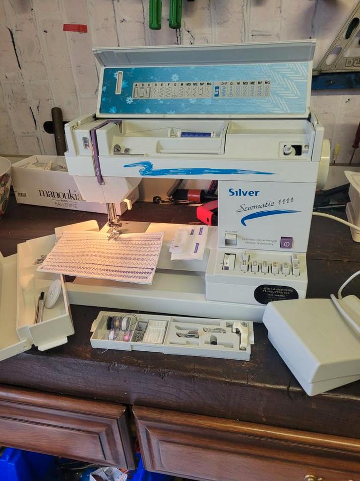 Machine à coudre excellent état idem Pfaff Gritzner, Hobby & Loisirs créatifs, Machines à coudre & Accessoires, Machine à coudre