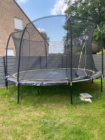 Trampoline beschikbaar voor biedingen