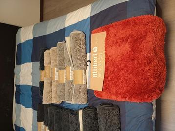 Lot van 15 nieuwe badkamermatten van Allibert beschikbaar voor biedingen