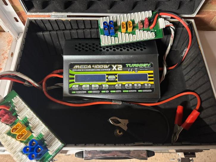 Turnigy Mega 400W X2 LiPo Balance Charger/Discharger, Hobby en Vrije tijd, Modelbouw | Radiografisch | Overige, Zo goed als nieuw