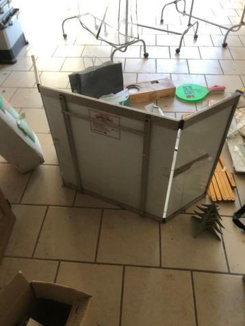 De vlooienmarkt van Lot beschikbaar voor biedingen