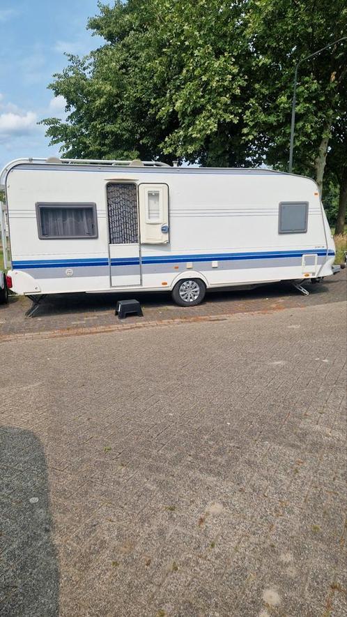 Mooi hobby 560 bouwjaar 2005, Caravans en Kamperen, Caravans, Particulier, tot en met 4, Rondzit, Hobby, Vast bed, 5 tot 6 meter
