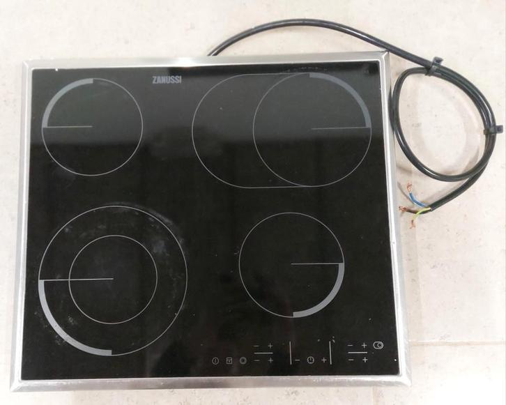 Keramische Zanussi kookplaat, Electroménager, Tables de cuisson, Encastré, 4 zones de cuisson, Enlèvement