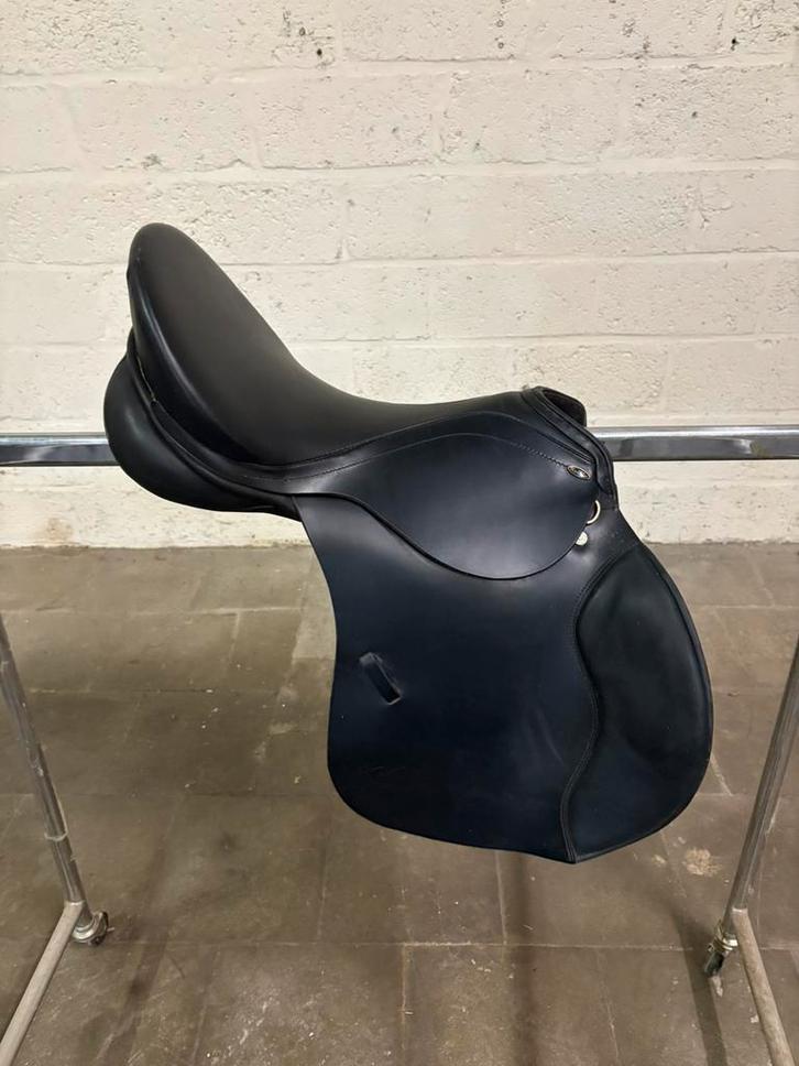 Verschillende vzh en dressuurzadels demo en nieuw, Dieren en Toebehoren, Paarden en Pony's | Zadels, Zo goed als nieuw, Dressuur