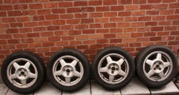 4 velgen met banden beschikbaar voor biedingen