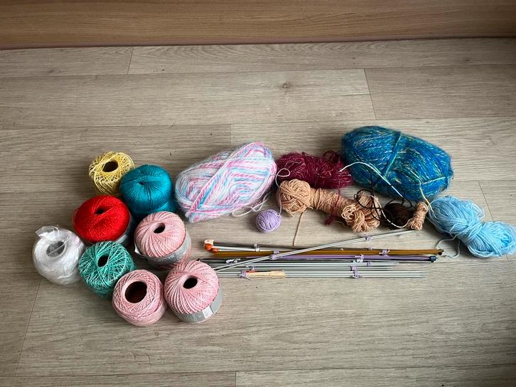 Breipakket bestaande uit breinaalden en wol, Hobby en Vrije tijd, Breien en Haken, Zo goed als nieuw, Breien, Naald, Ophalen