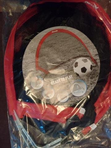 Voetbalgoal beschikbaar voor biedingen