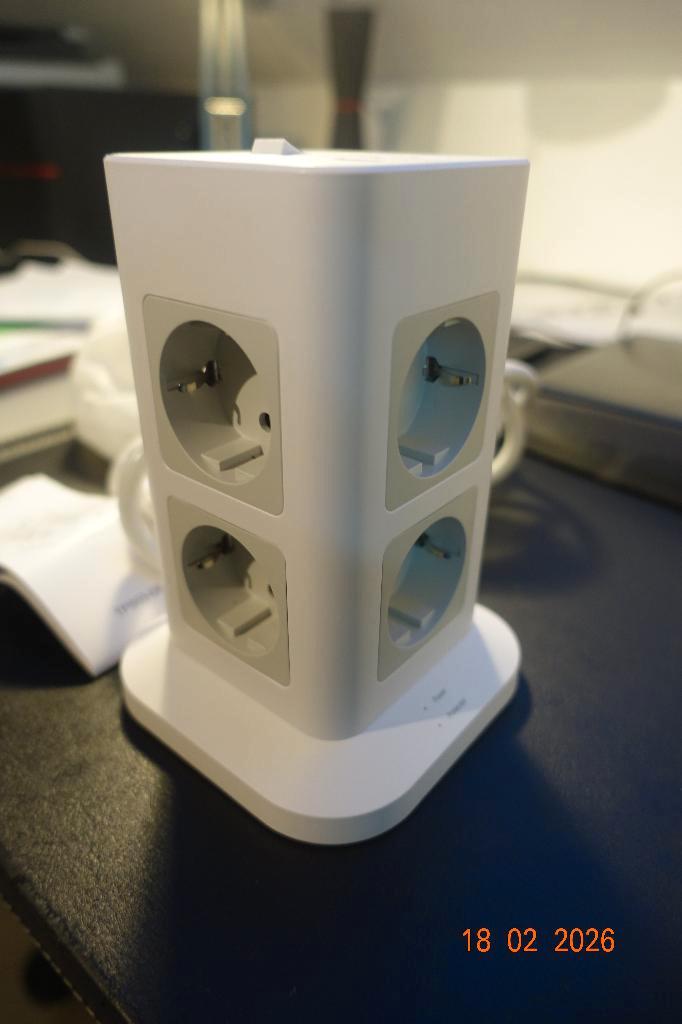 Base d'alimentation de bureau avec 8 prises et 3 ports USB, Bricolage & Construction, Électricité & Câbles, Neuf, Enlèvement ou Envoi