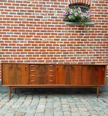 Vintage Deense dressoir beschikbaar voor biedingen