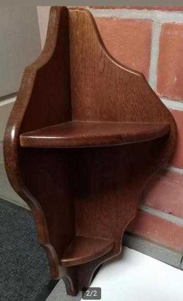 *gratis* Eiken hoek-wandrekje beschikbaar voor biedingen