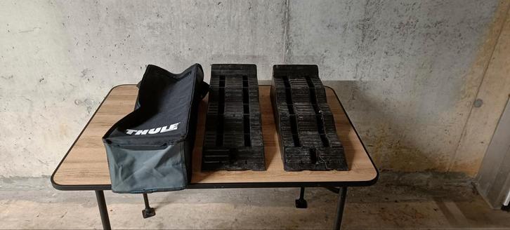 Thule set van 2 levellers in draagtas, Caravans en Kamperen, Mobilhome-accessoires, Ophalen