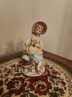 Porseleinen beeldje: meisje met bloemen, Antiek en Kunst, Antiek | Porselein, Ophalen