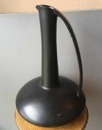 Midcentury, zwarte,ronde, keramieken kruik met handvat, Ophalen of Verzenden