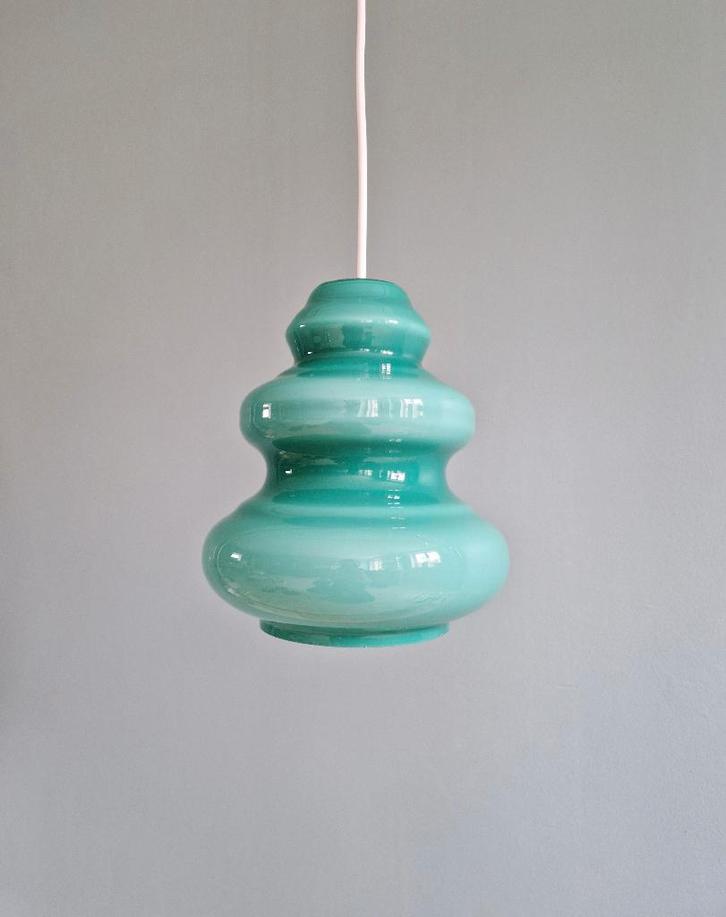 Space Age hanglamp in blauw/groene opaline, 1960, Antiek en Kunst, Antiek | Verlichting, Ophalen of Verzenden